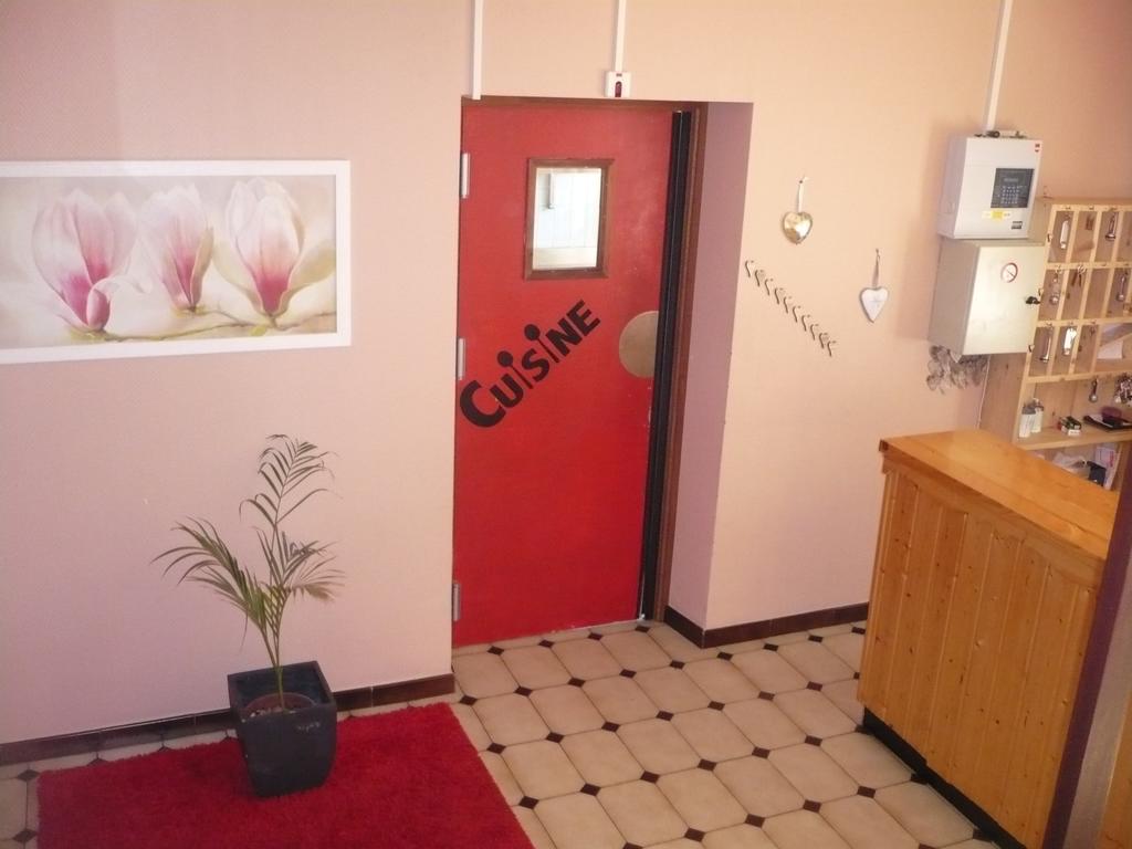 Hotel Bon Accueil Oyonnax Esterno foto