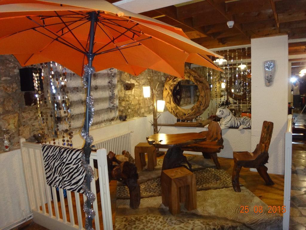 Hotel Bon Accueil Oyonnax Esterno foto