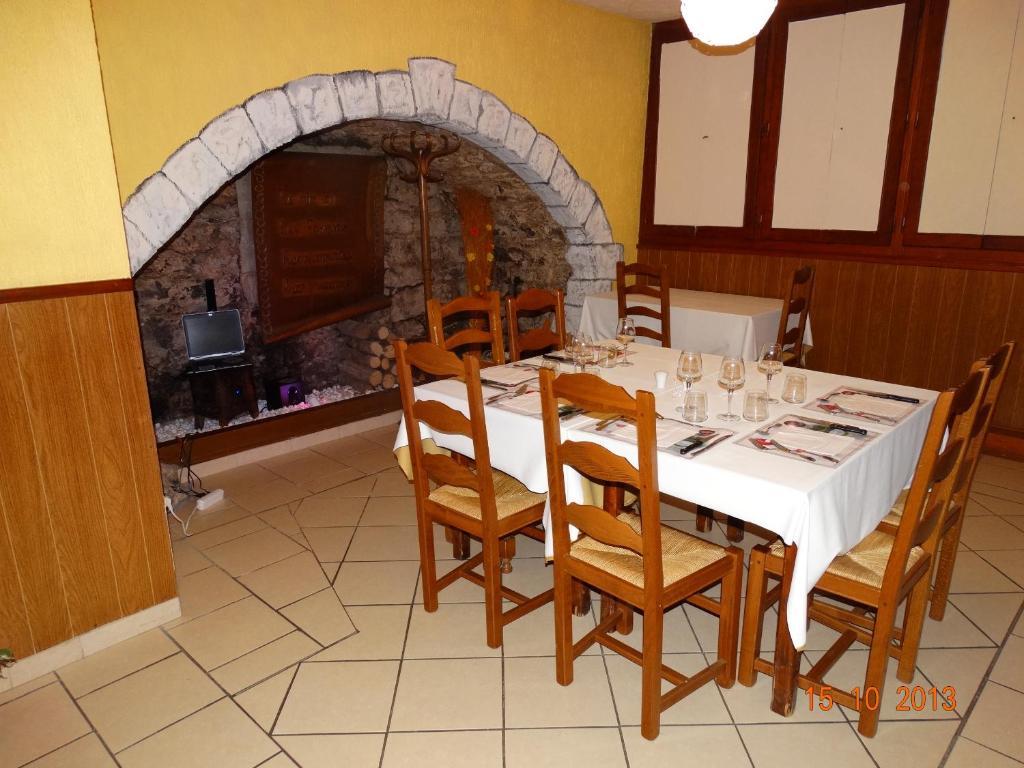 Hotel Bon Accueil Oyonnax Esterno foto
